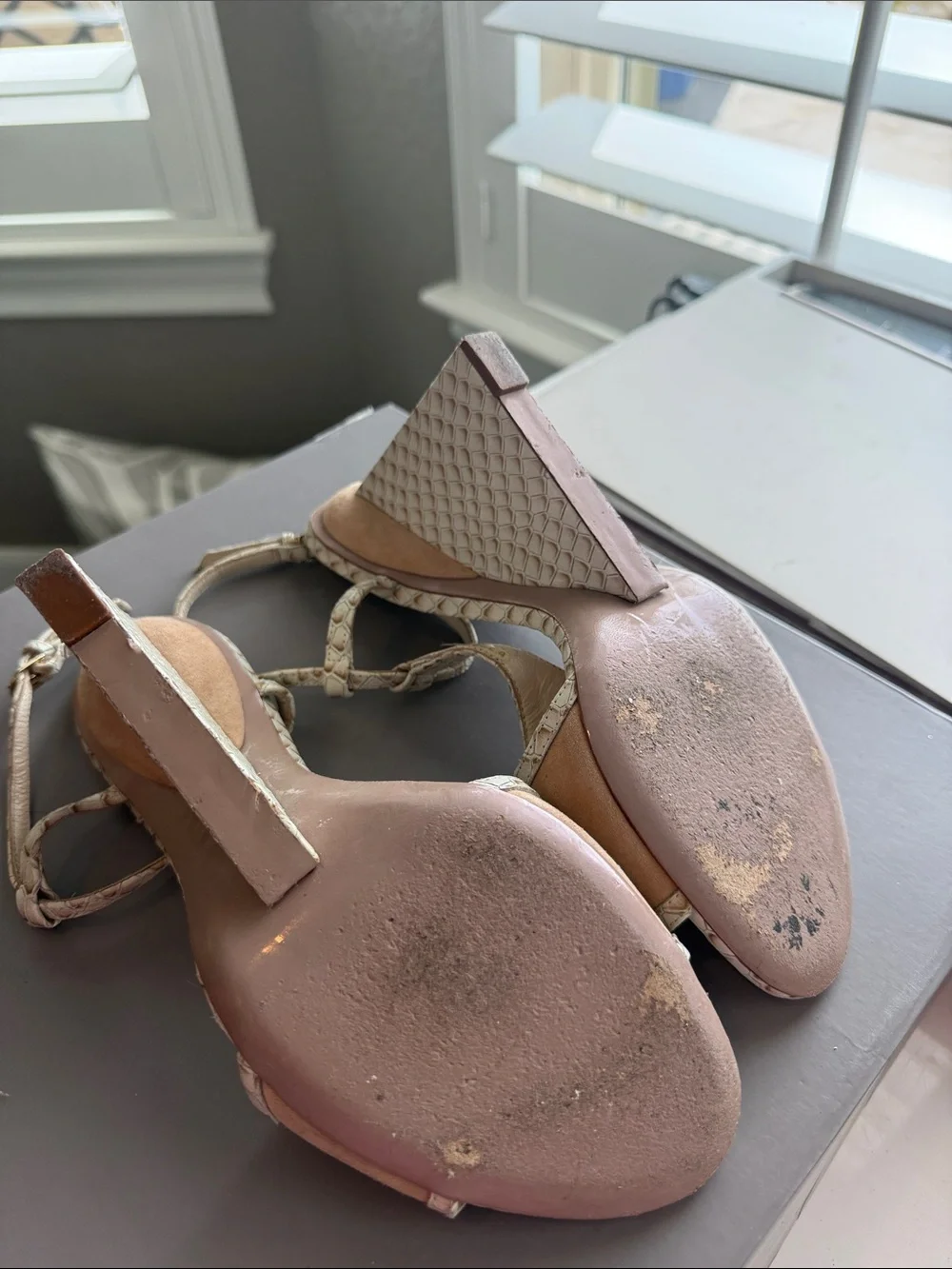VIOLAVINCA Woven Block Heel Sandals in Tan and Cream Leather